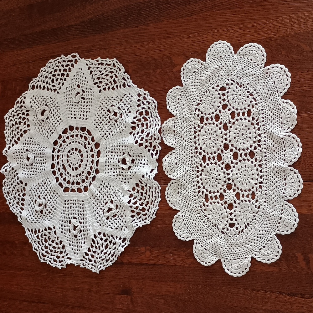Vintage Handmade Crochet Variegated Doilies (b620)
